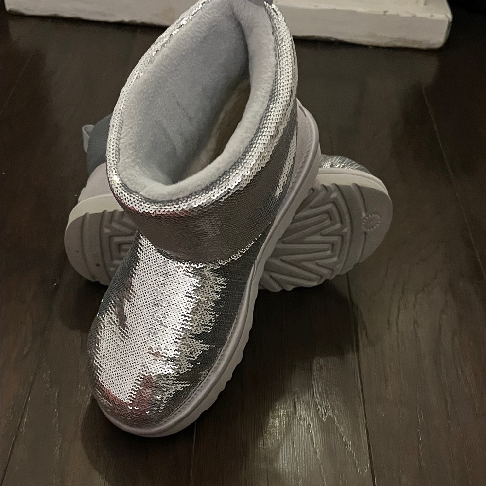 Ugg Sequin Size 7 Silver Short Boots